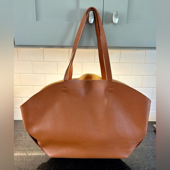 Large Hobo Bag by Chinese Laundry, Faux camel colored Leather. - Picture 1 of 8